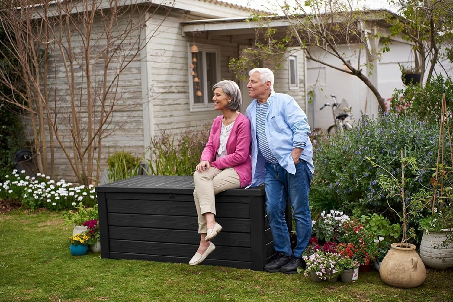 Keter Westwood 150-Gallon Resin Outdoor Storage Box | Weather-Resistant Deck Bin for Patio Cushions, Garden Tools & Pool Accessories – Dark Grey